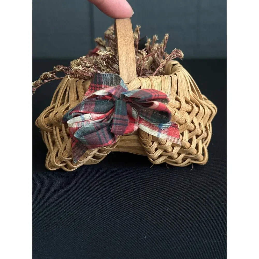 Vintage Mini Hand Woven Splint Gathering Primitive Buttocks Basket Miniature